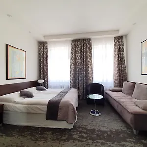 מלון Royal Plaza